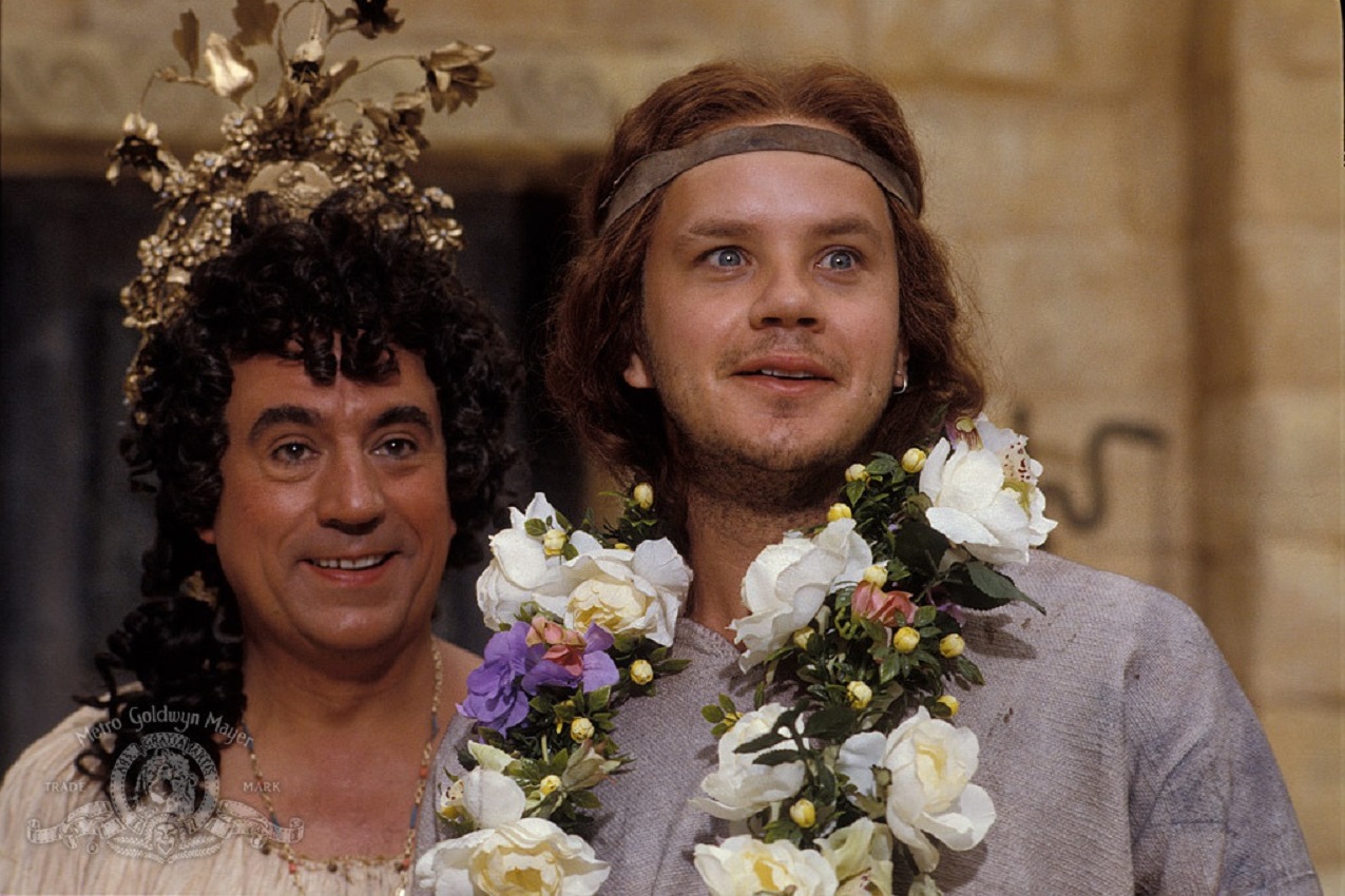 Terry Jones as King Arnulf and Tim Robbins in Erik the Viking (1989)