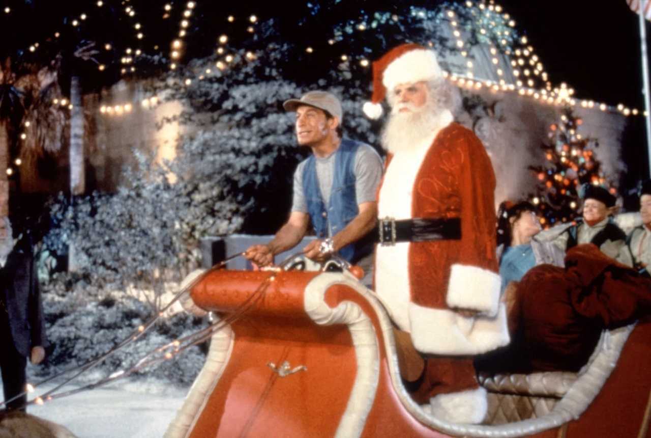 Ernest P. Worrel (Jim Varney) and Santa Claus (Douglas Seale) in Ernest Saves Christmas (1988)