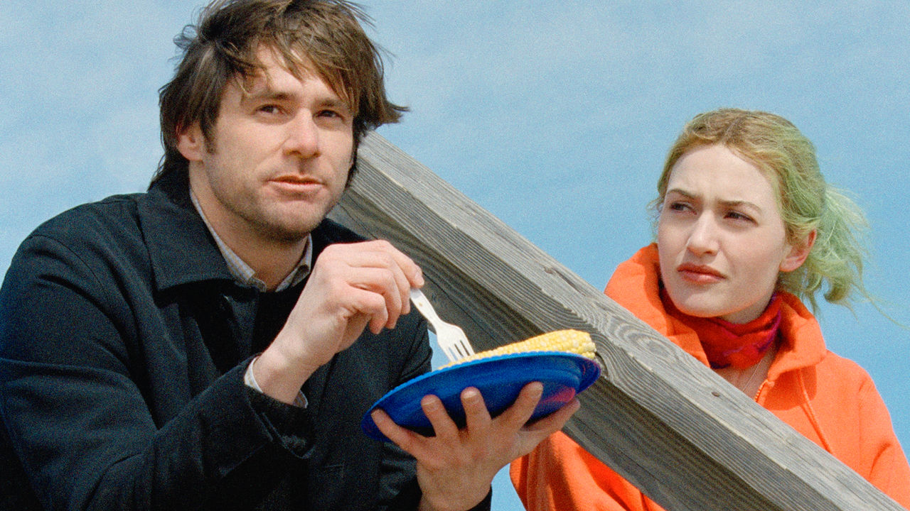 Joel Barish (Jim Carrey) and girlfriend Clementine Kruczynski (Kate Winslet) in Eternal Sunshine of the Spotless Mind (2004)