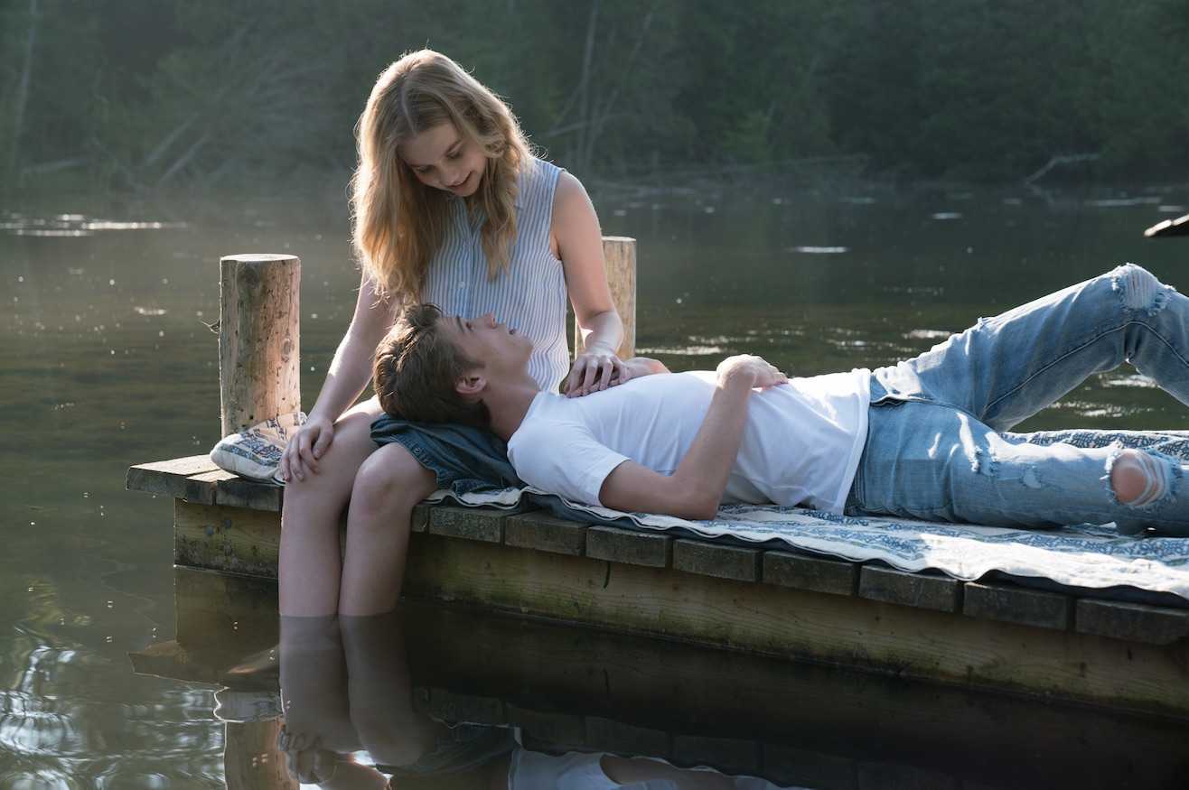 A tender moment between Rhiannon (Angourie Rice) and A in the body of Xavier (Colin Ford) in Every Day (2018)