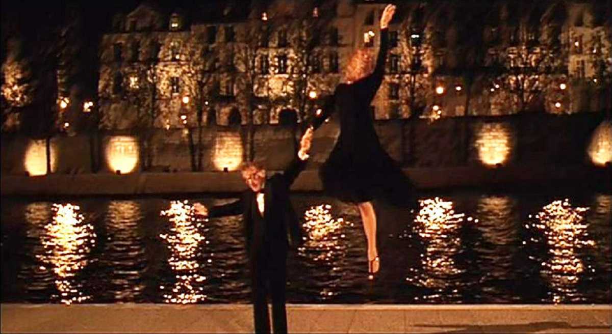 Goldie Hawn goes flying in a musical number with Woody Allen on the banks of the Seine in Everyone Says I Love You(1996)