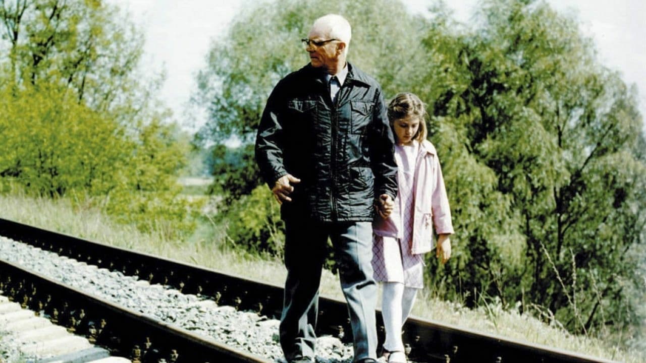 Malcolm McDowell abducts a child in Evilenko (2004)
