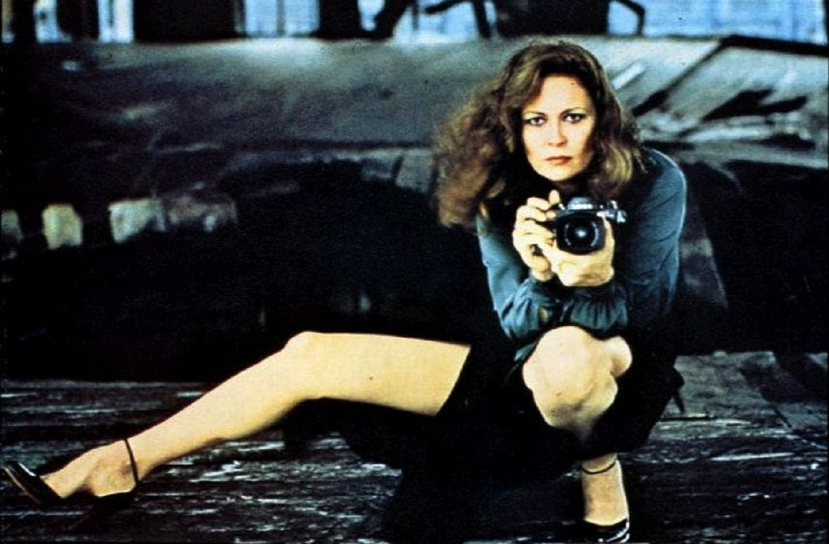 Faye Dunaway as fashion photographer Laura Mars in Eyes of Laura Mars (1978)