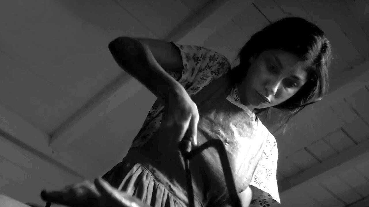 Kika Magalhaes carves up a dead body in The Eyes of My Mother (2016)