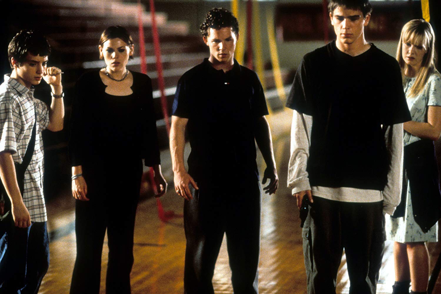 Teens vs alien body snatchers - Elijah Wood, Clea DuVall, Shawn Wayne Hatosy, Josh Hartnett and Laura Harris in The Faculty (1998)