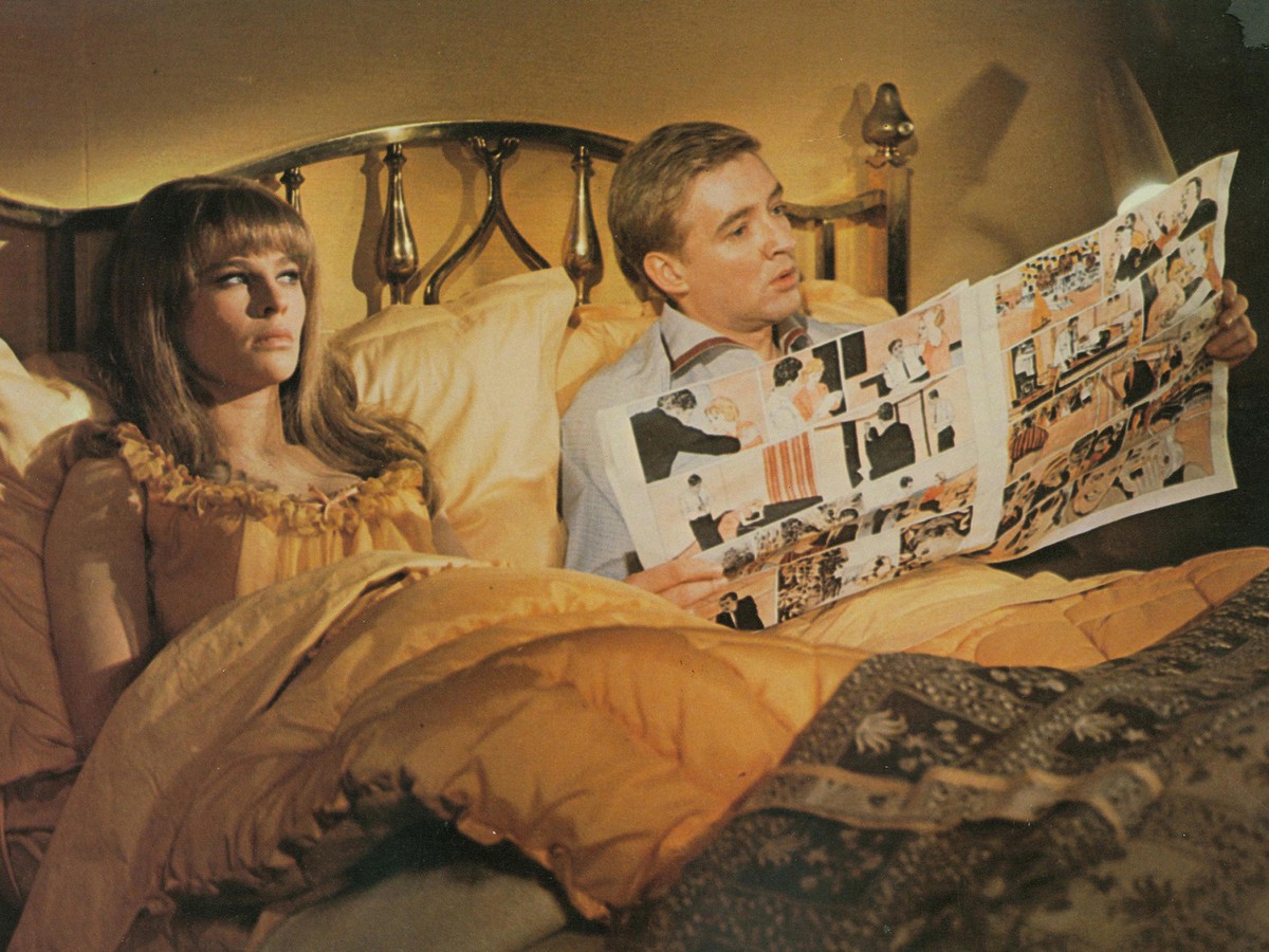 Montague (Oskar Werner) and his wife Linda (Julie Christie) in Fahrenheit 451 (1966)