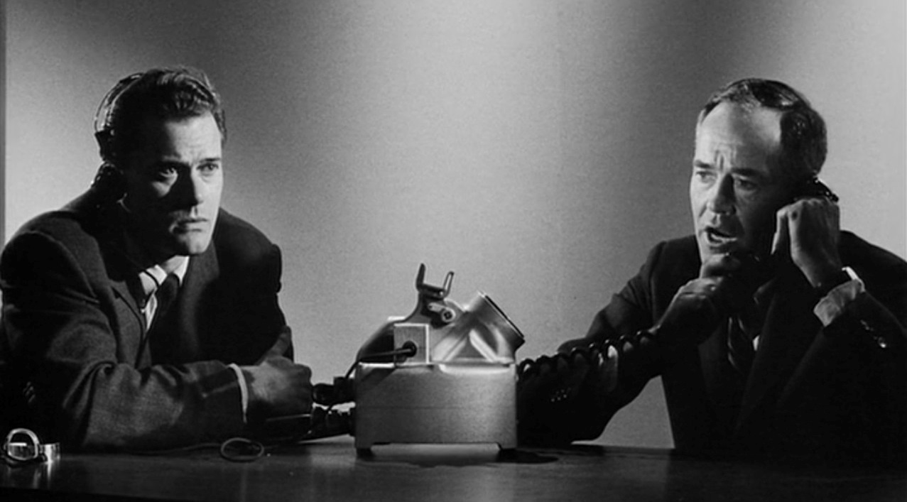 US President (Henry Fonda) on the phone to Moscow with his Russian translator (Larry Hagman) in Fail-Safe (1964)