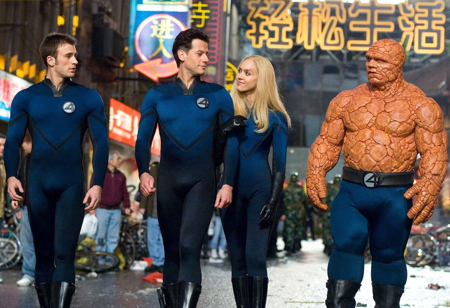 Johnny Storm/The Human Torch (Chris Evans), Reed Richards/Mr Fantastic (Ioan Gruffudd), Susan Storm/Invisible Girl (Jessica Alba), Ben Grimm/The Thing (Michael Chiklis) in Fantastic Four: Rise of the Silver Surfer (2007) 