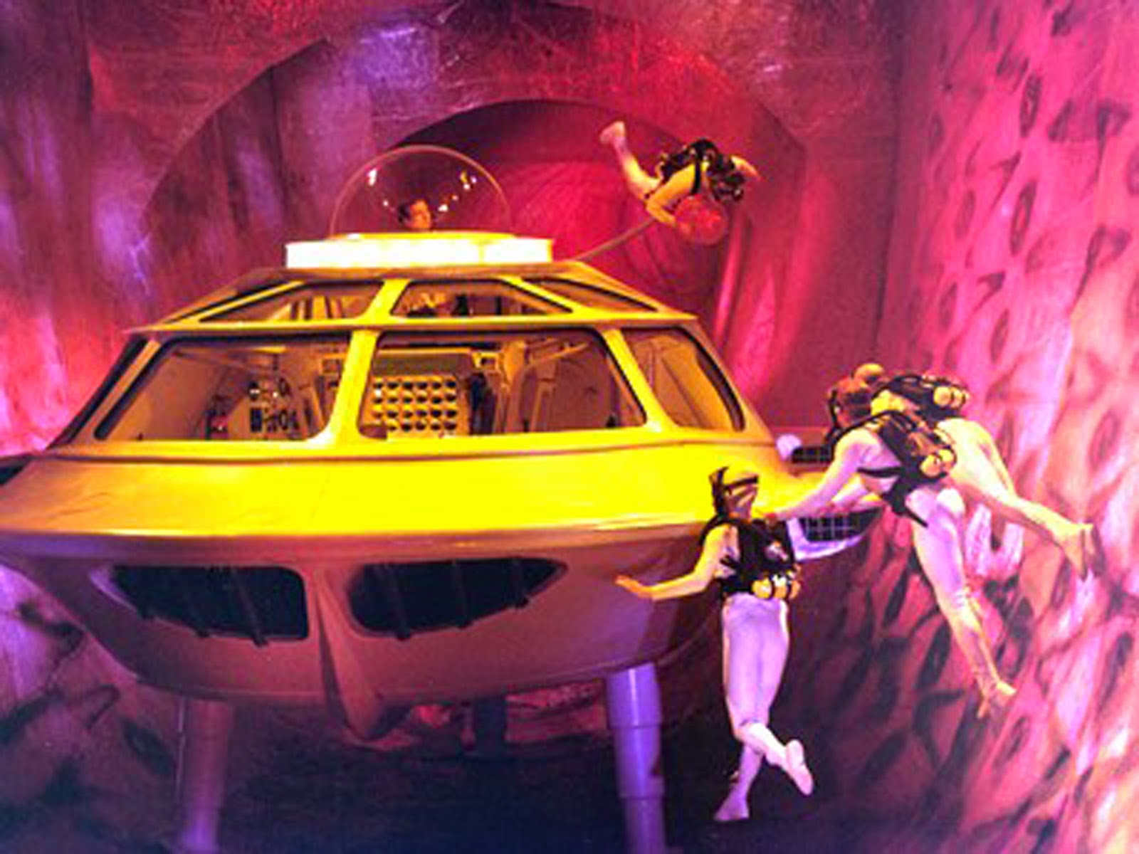 The submarine and crew make their way through the lungs in Fantastic Voyage (1966)