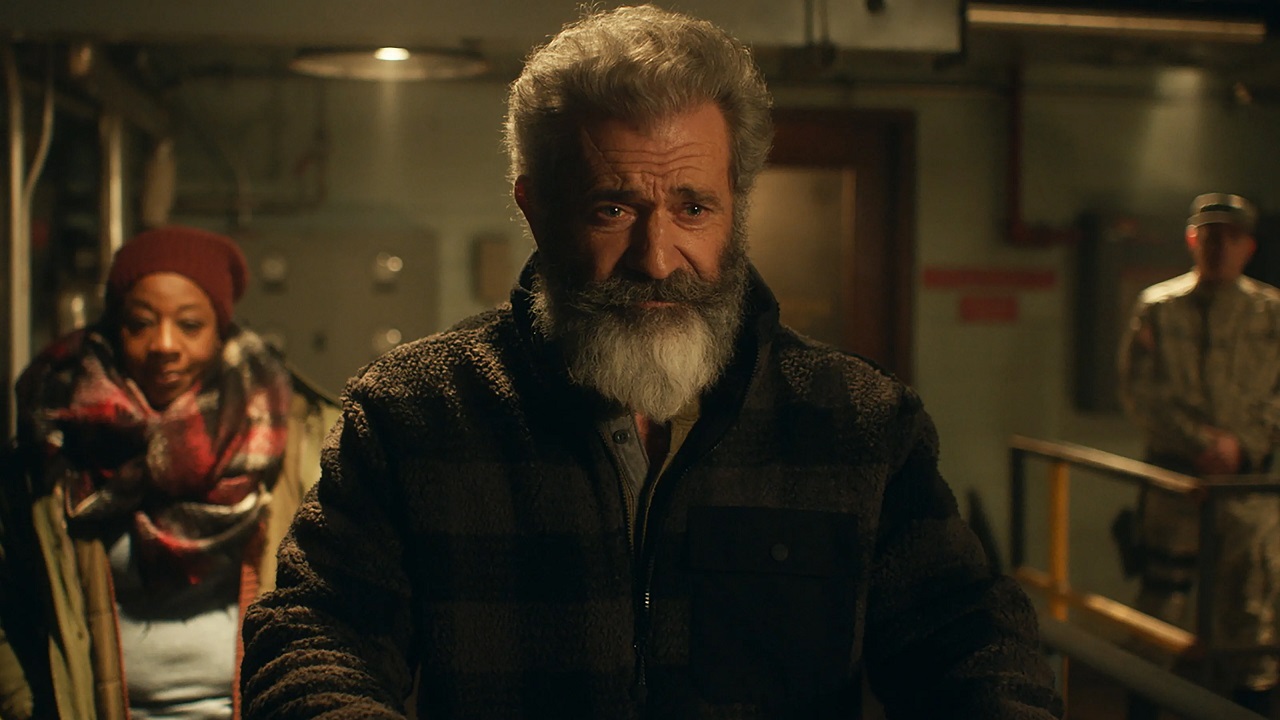 Chris Cringle (Mel Gibson) and wife Ruth (Marianne Jean-Baptiste) in Fatman (2020)