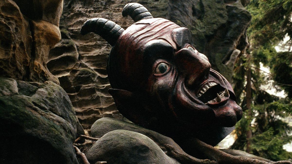 The giant stone Devil's head in Faust (1994)