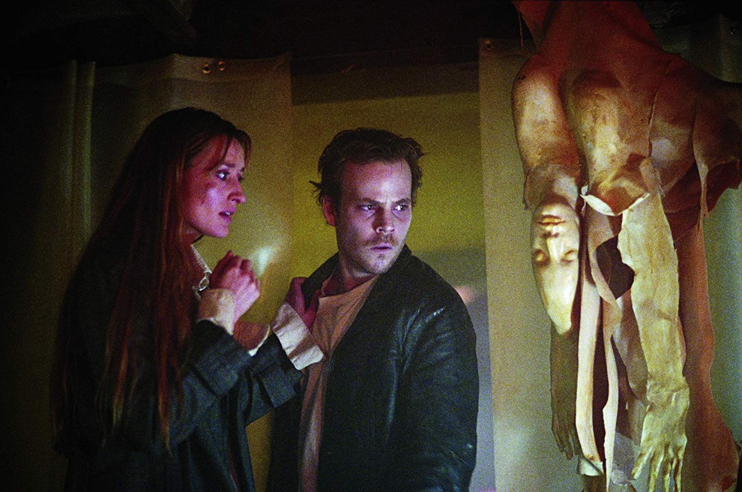 Natascha McElhone and Stephen Dorff investigate haunted websites in Feardotcom (2002)