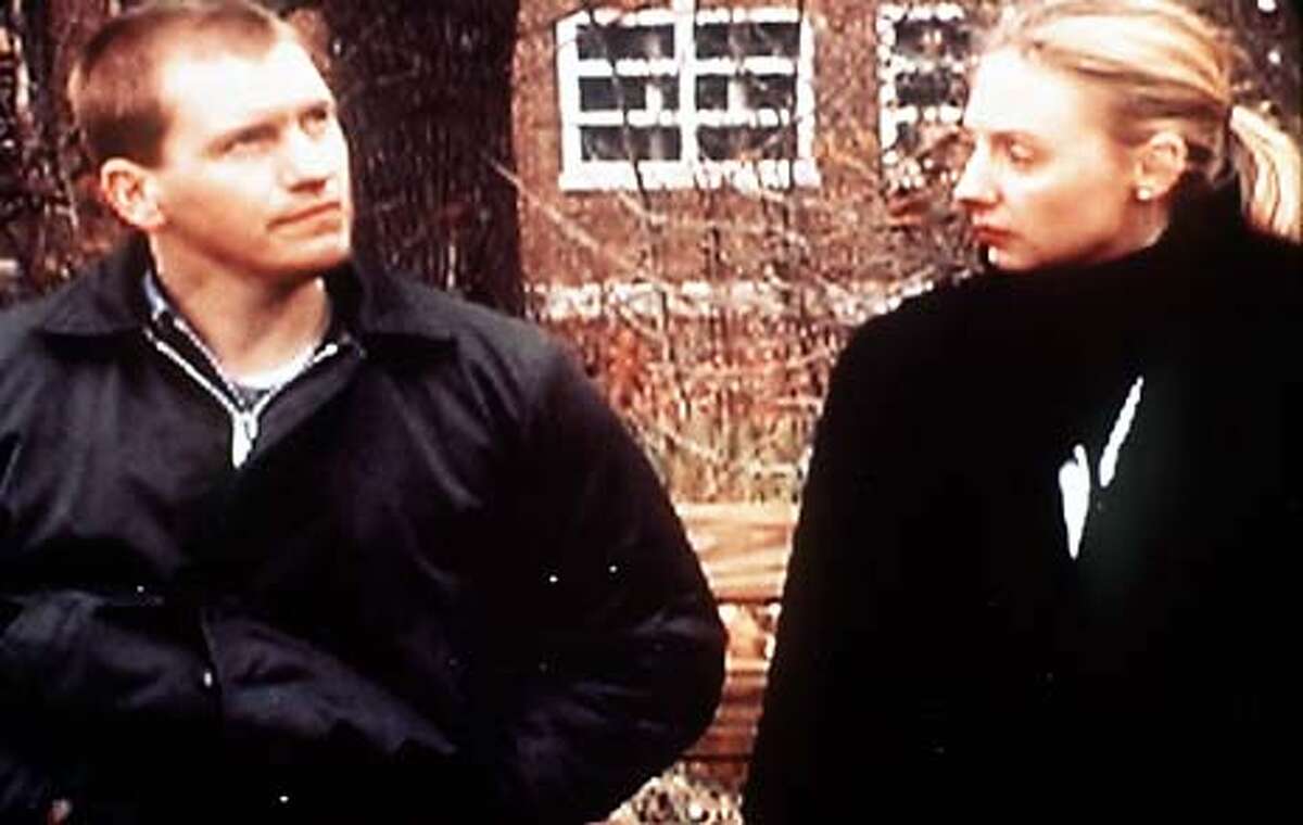 Denis Leary and psychiatrist Hope Davis in Final (2001)