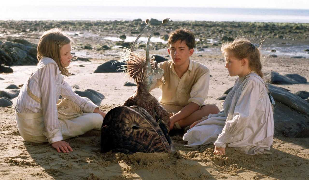 Anthea (Jessica Claridge), Cyril (Jonathan Bailey) and Jane (Poppy Rogers) with It (voiced by Eddie Izzard) in Five Children and It (2004)