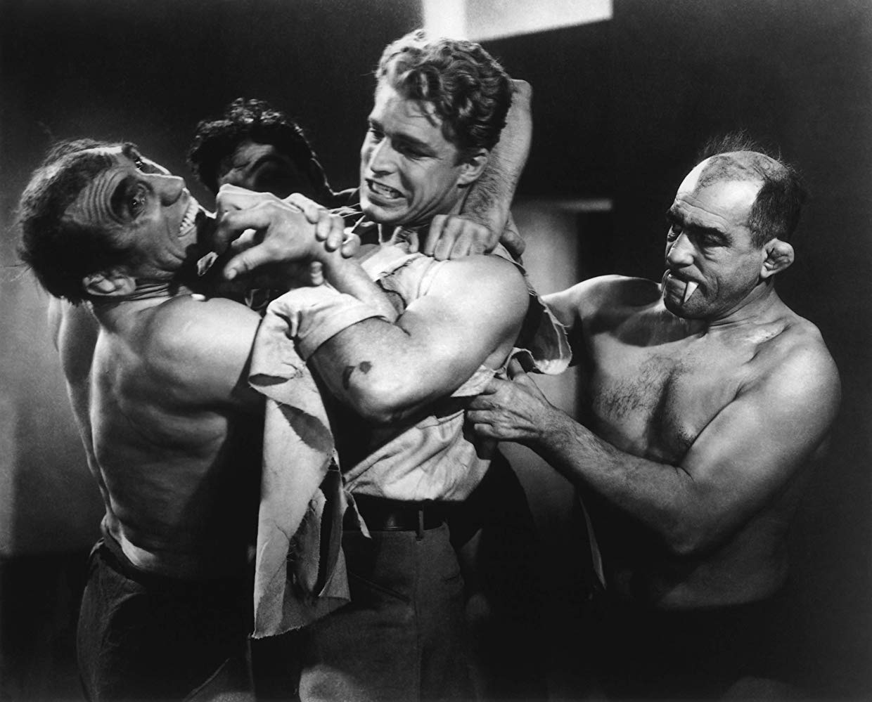 Flash Gordon (Larry ‘Buster’ Crabbe) battles the ape men in Flash Gordon (1936)