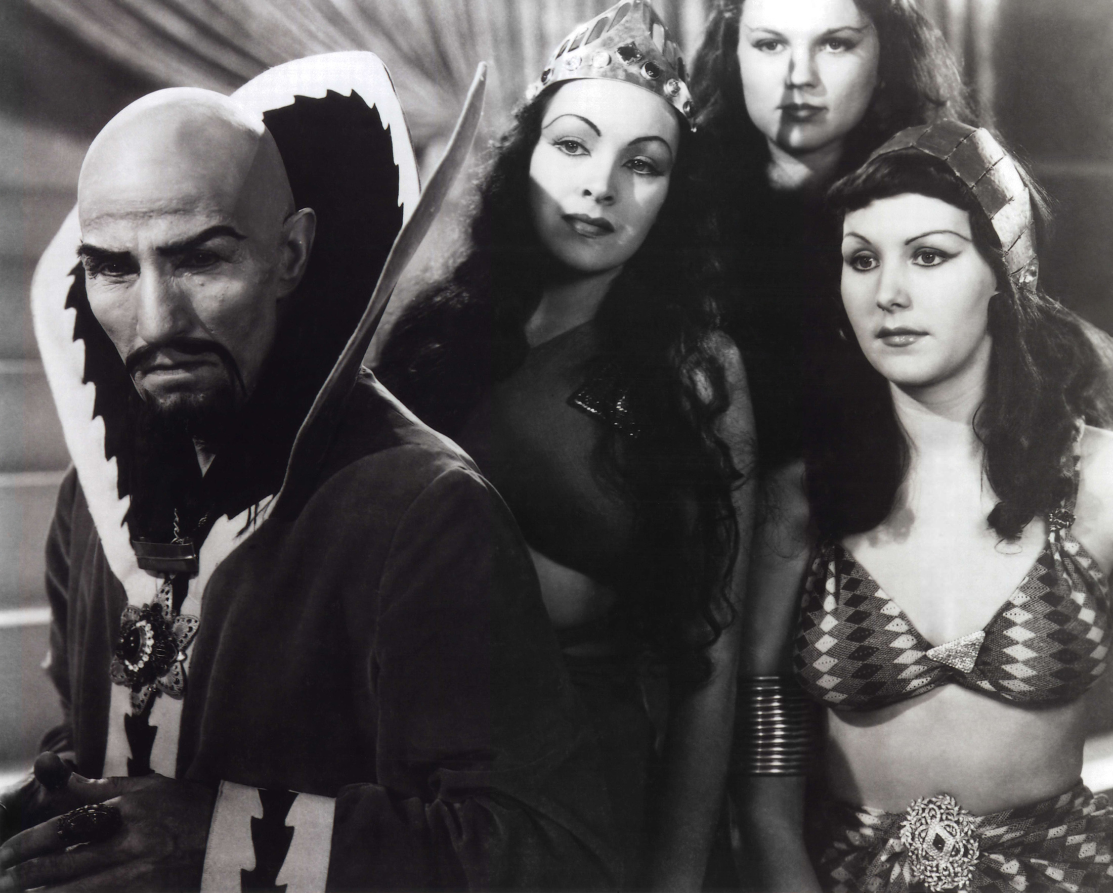 Ming the Merciless (Charles Middleton) (l) and his daughter Princess Aura (Priscilla Lawson) (to his immediate right) in Flash Gordon (1936)