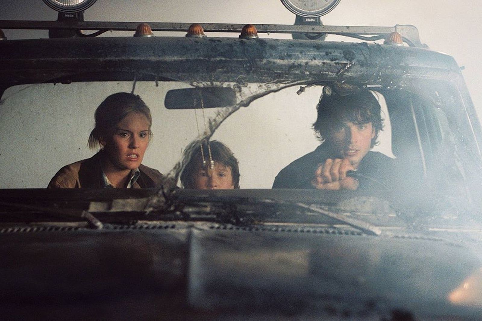 Maggie Grace, Cole Heppell, Tom Welling venture through The Fog (2005)