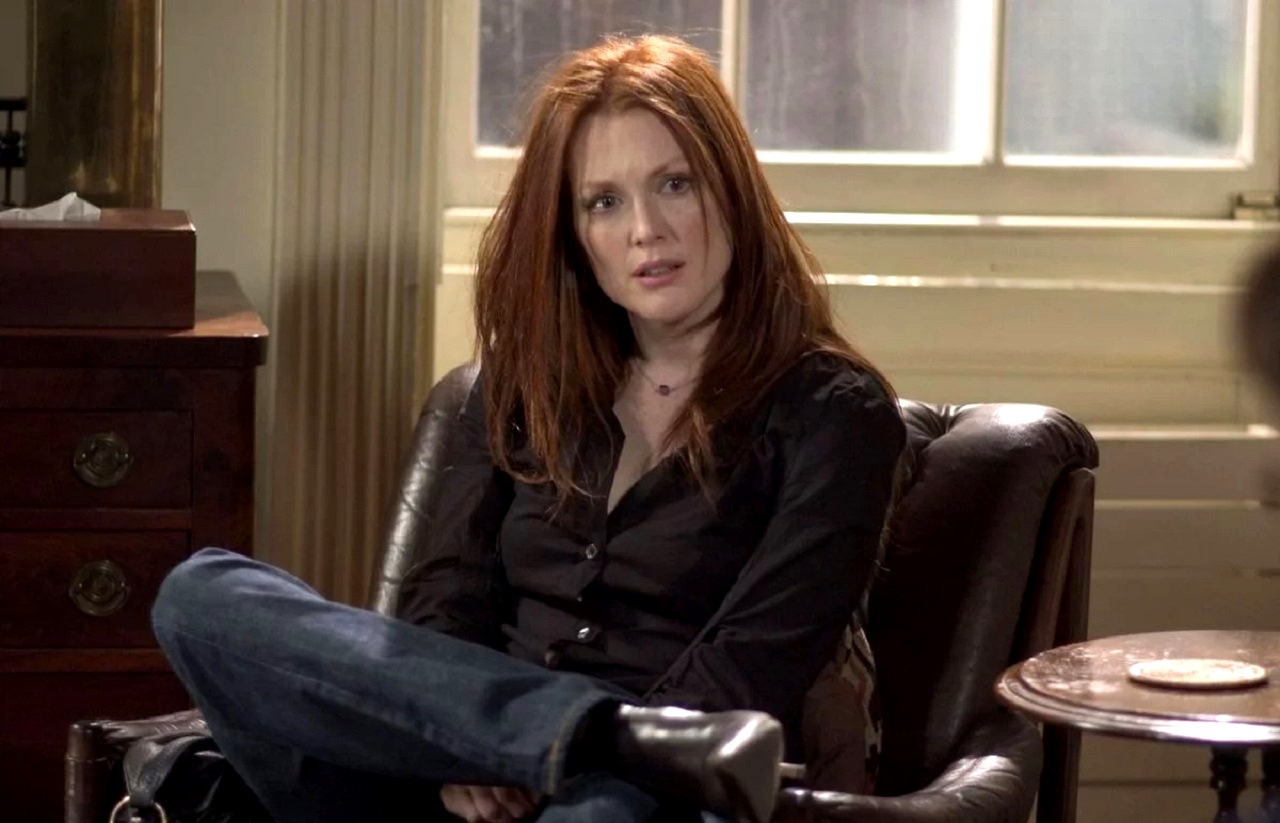 Julianne Moore in The Forgotten (2004)