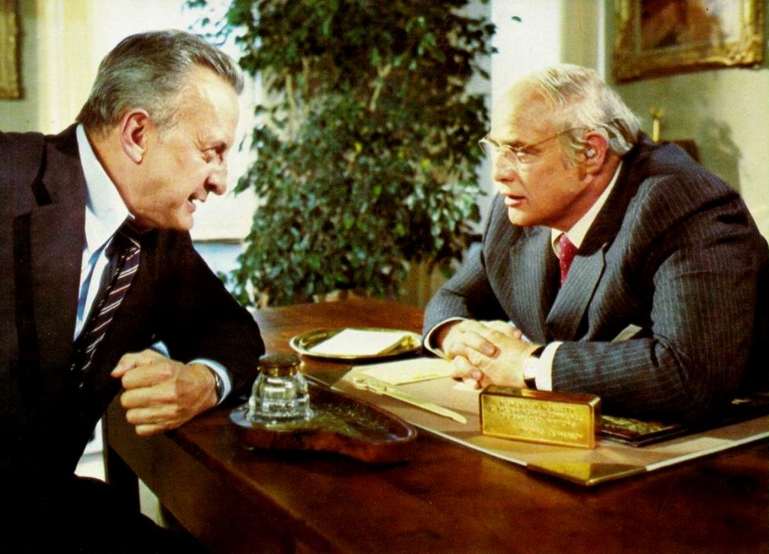 Detective George C. Scott and oilman Marlon Brando both trying to out-overact one another in The Formula (1980)