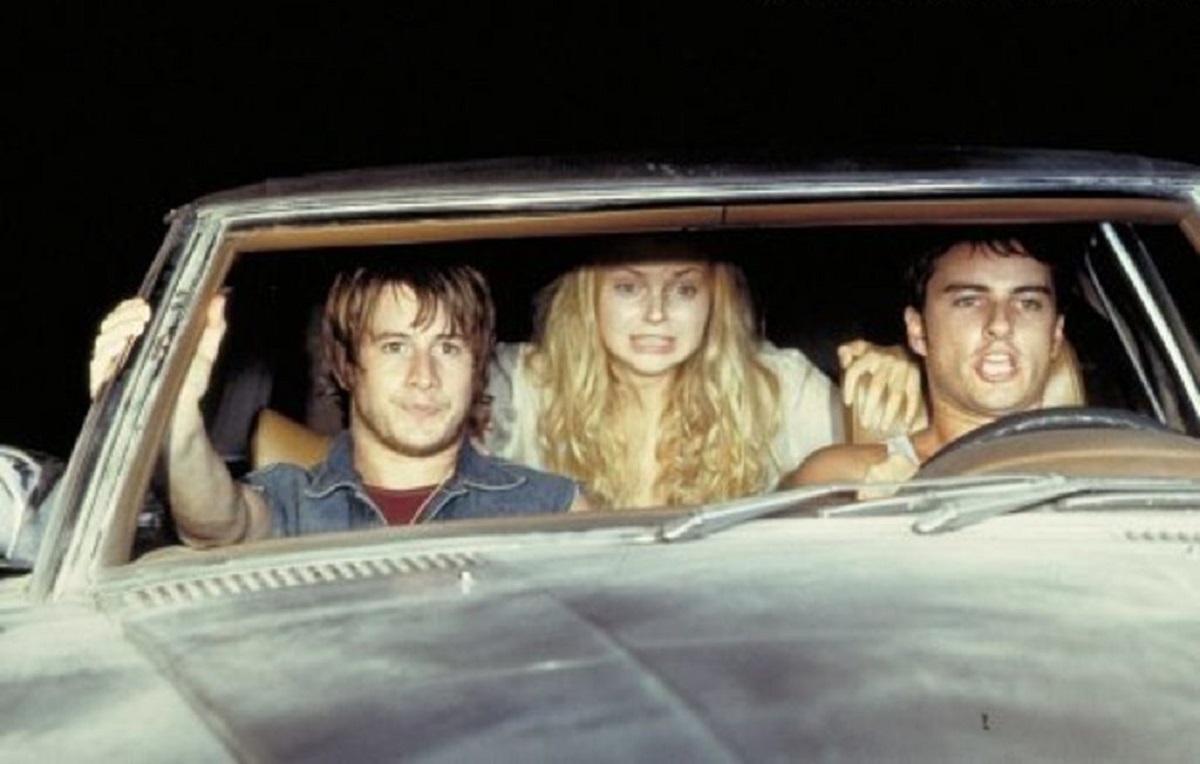 Pursuing vampires across the Texas backroads - (l to r) Brendan Fehr, Izabella Miko and Kerr Smith in The Forsaken (2001)