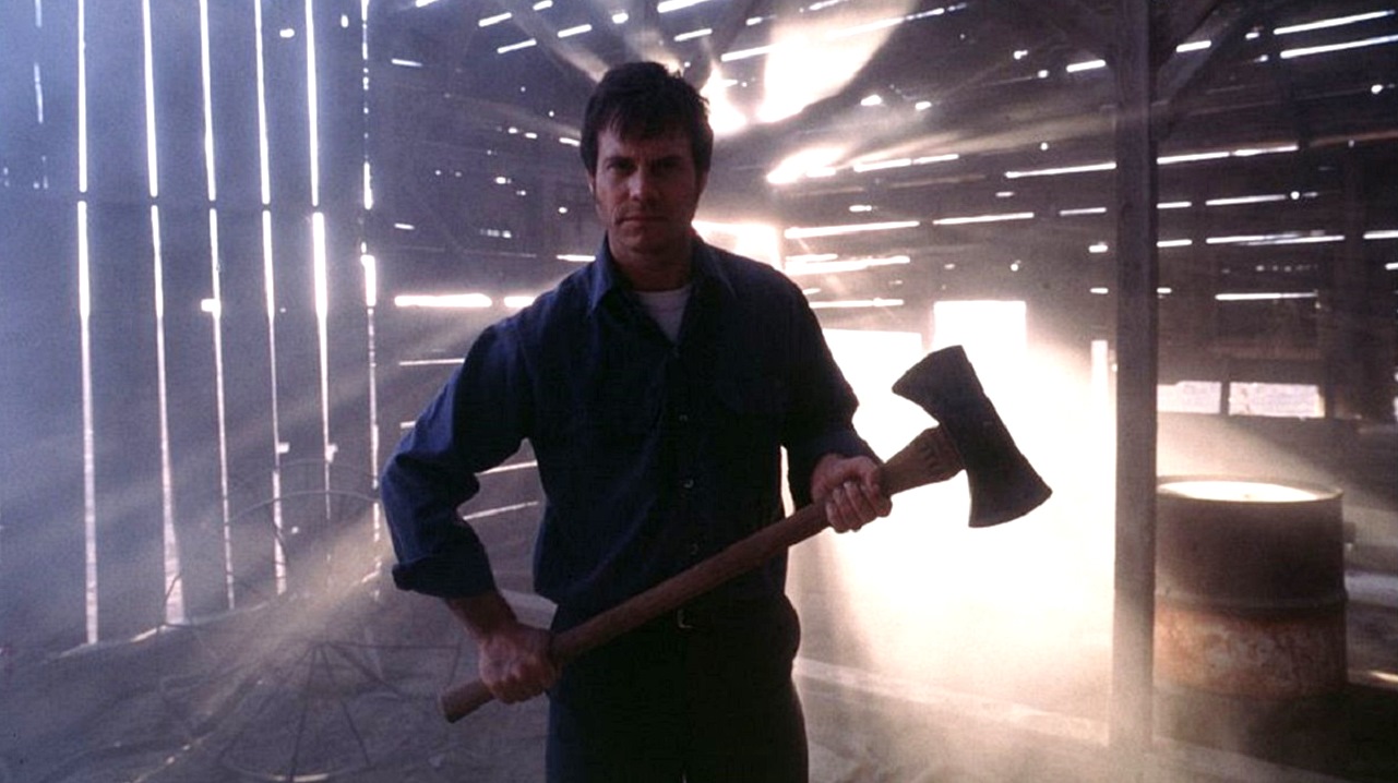 An axe-wielding Bil Paxton in Frailty (2001)