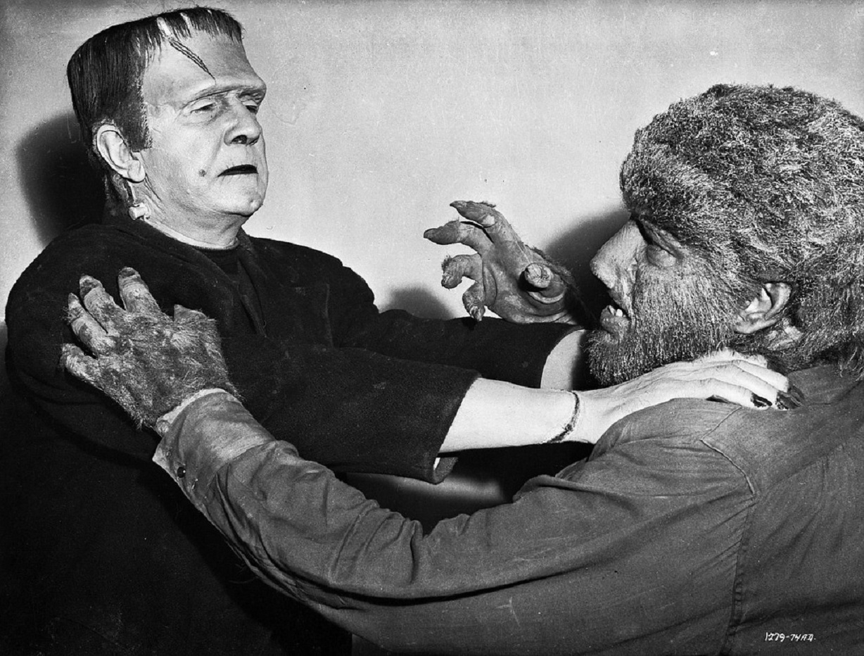 The Frankenstein Monster (Bela Lugosi) and Wolf Man (Lon Chaney Jr) clash in Frankenstein Meets the Wolf Man (1943)