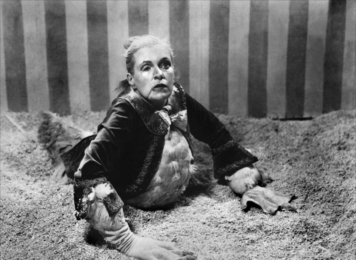 Olga Baclanova turned into a human chicken in Freaks (1932)