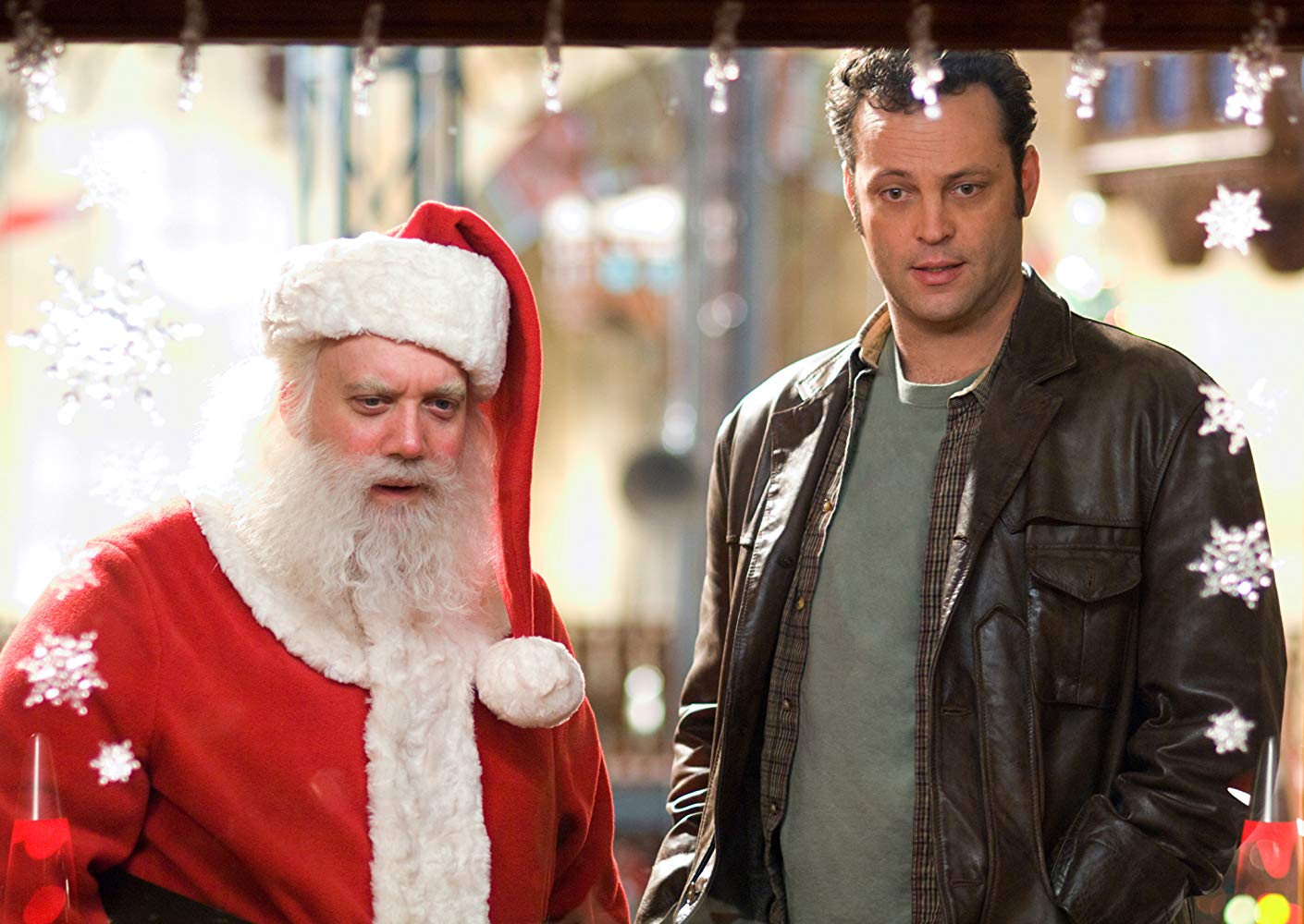 Santa (Paul Giamatti) and his brother Fred (Vince Vaughn) in Fred Claus (2007)