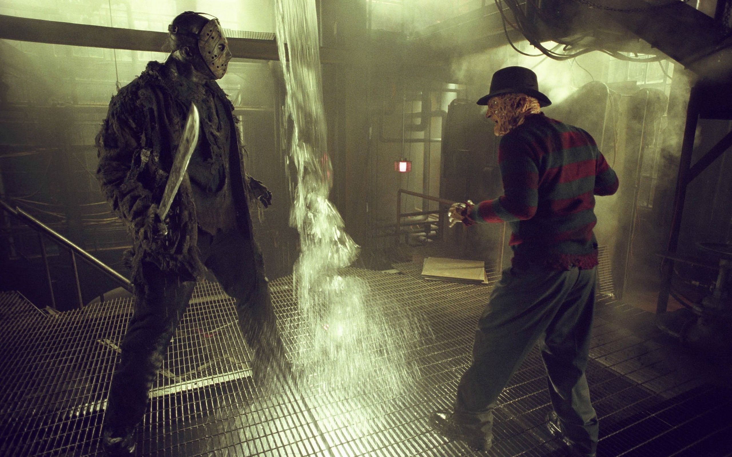 Jason Voorhees (Ken Kirzinger) and Freddy Krueger (Robert Englund) face off in Freddy vs. Jason (2003)