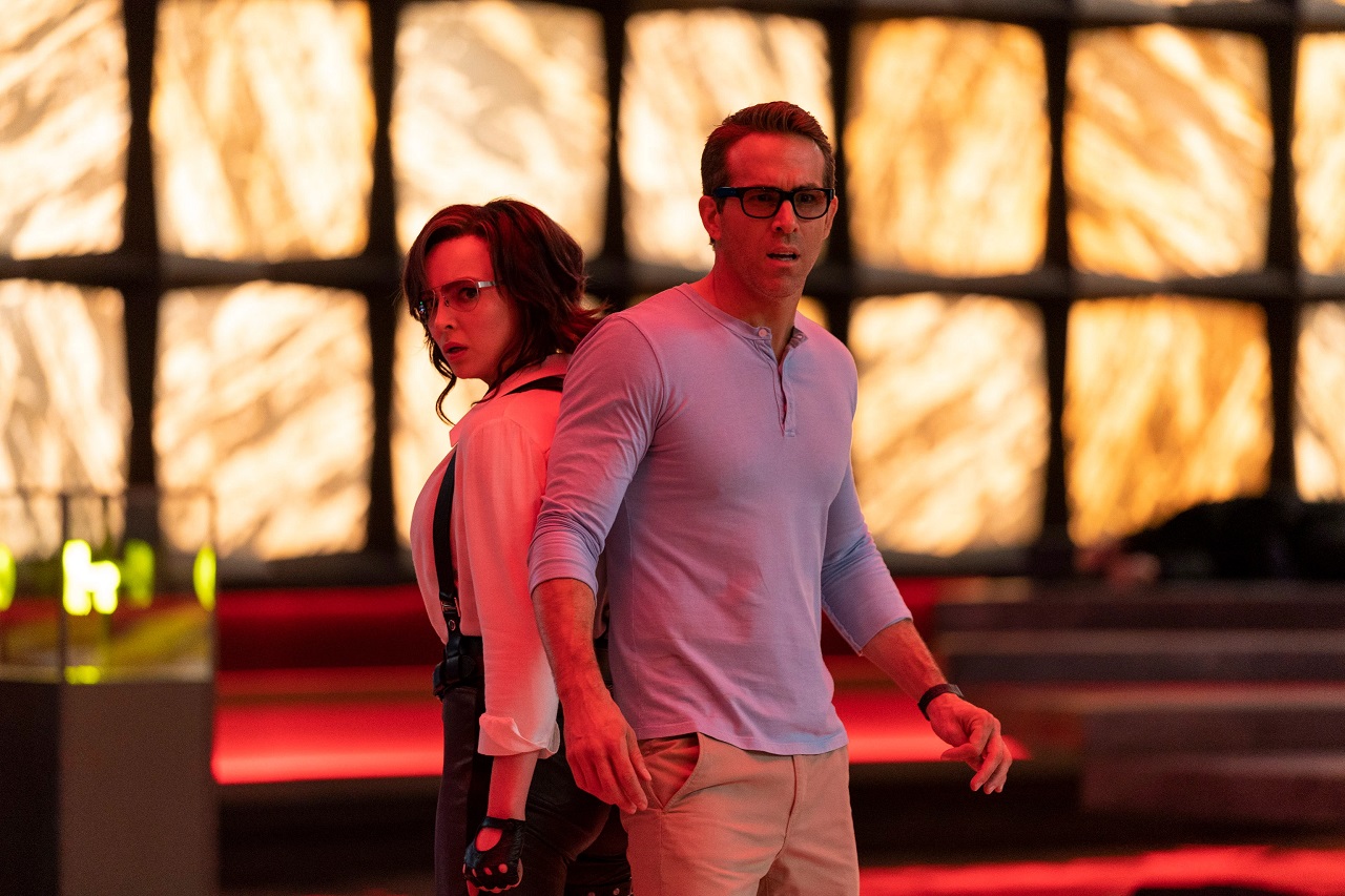 Guy (Ryan Reynolds) and Molotovgirl (Jodie Comer) in Free Guy (2021)