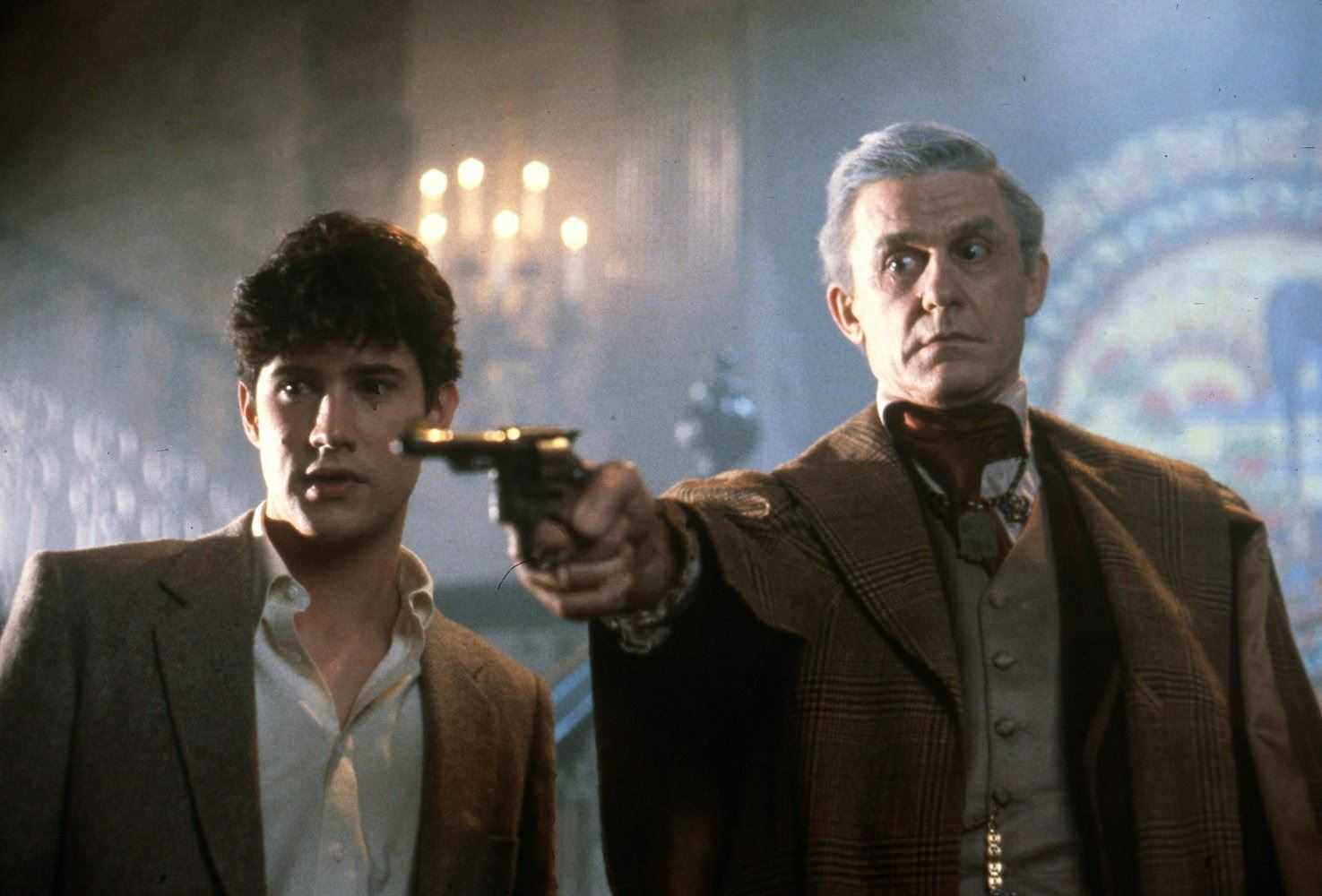 (l to r) Charlie Brewster (William Ragsdale) and horror actor Peter Vincent (Roddy McDowall) in Fright Night (1985)