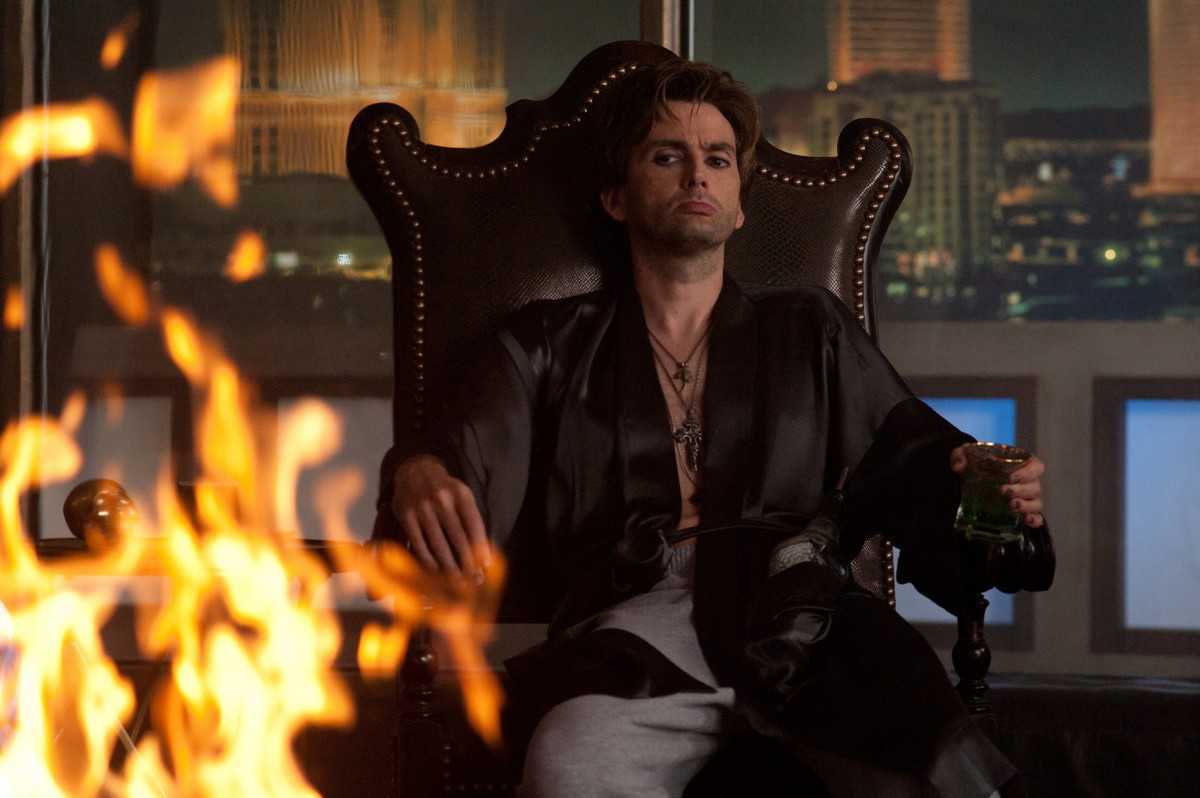 David Tennant as Peter Vincent, now rewritten as a Las Vegas stage magician, in Fright Night (2011)