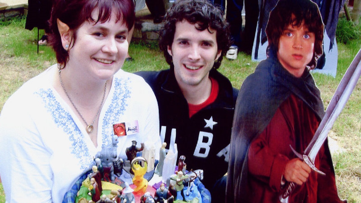 Sherry de Andres with Bret McKenzie aka the elf Figwit in Frodo is Great … Who is That!!? (2004)