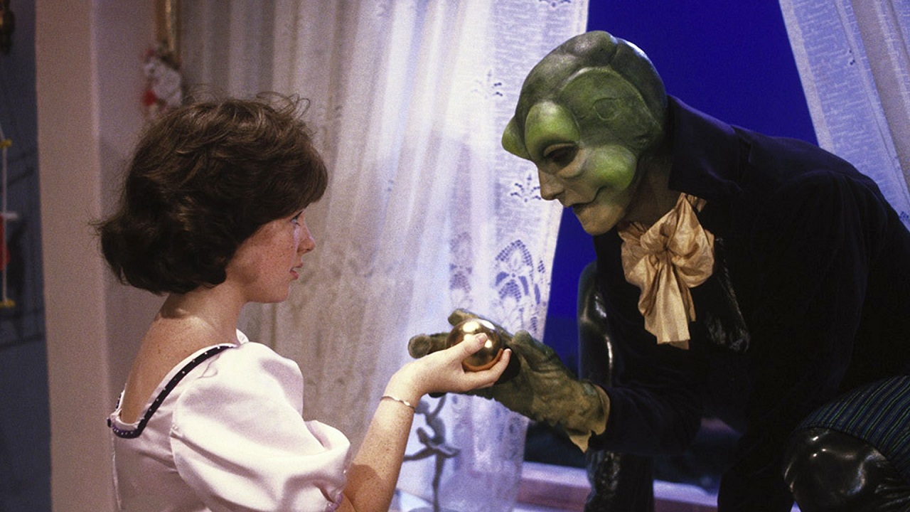 Princess Zora (Aileen Quinn) and Ribbit the frog (John Paragon) in The Frog Prince (1987)