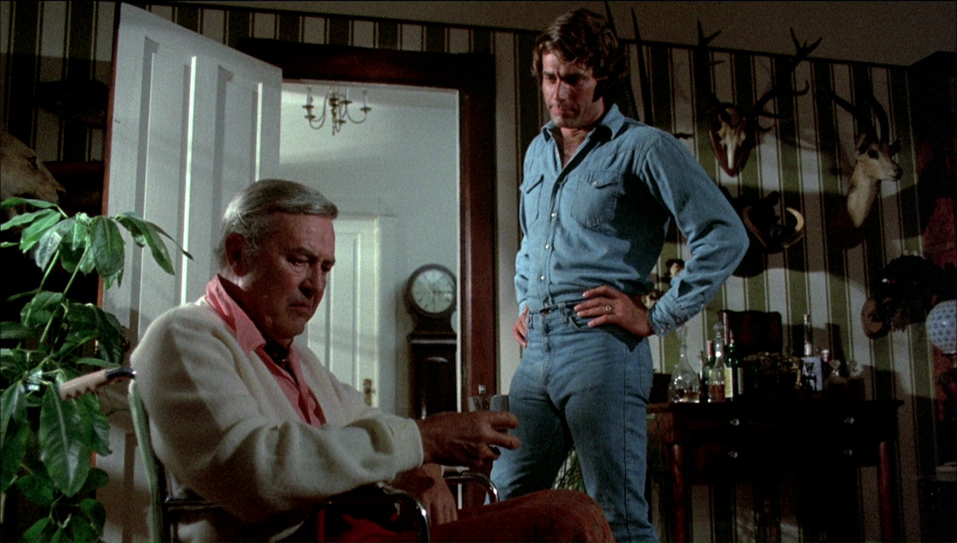 (l to r) Family patriarch Ray Milland and a young Sam Elliott in Frogs (1972)