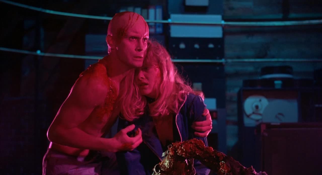 Jeffrey Combs and Barbara Crampton in From beyond (1986)