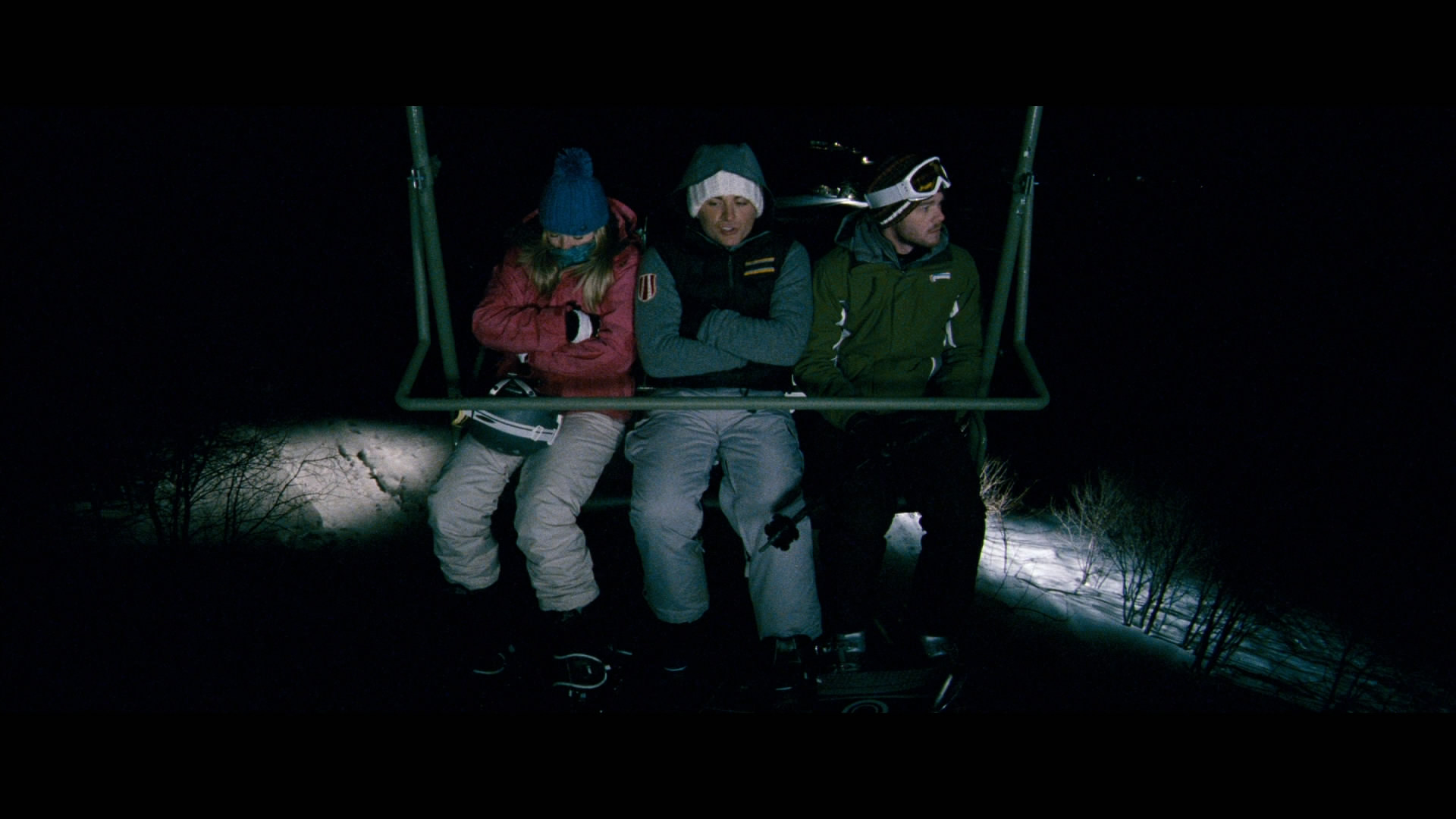 Emma Bell, Kevein Zegers and Shawn Ashmore trapped in mid-air on a ski chairlift in Frozen (2010)