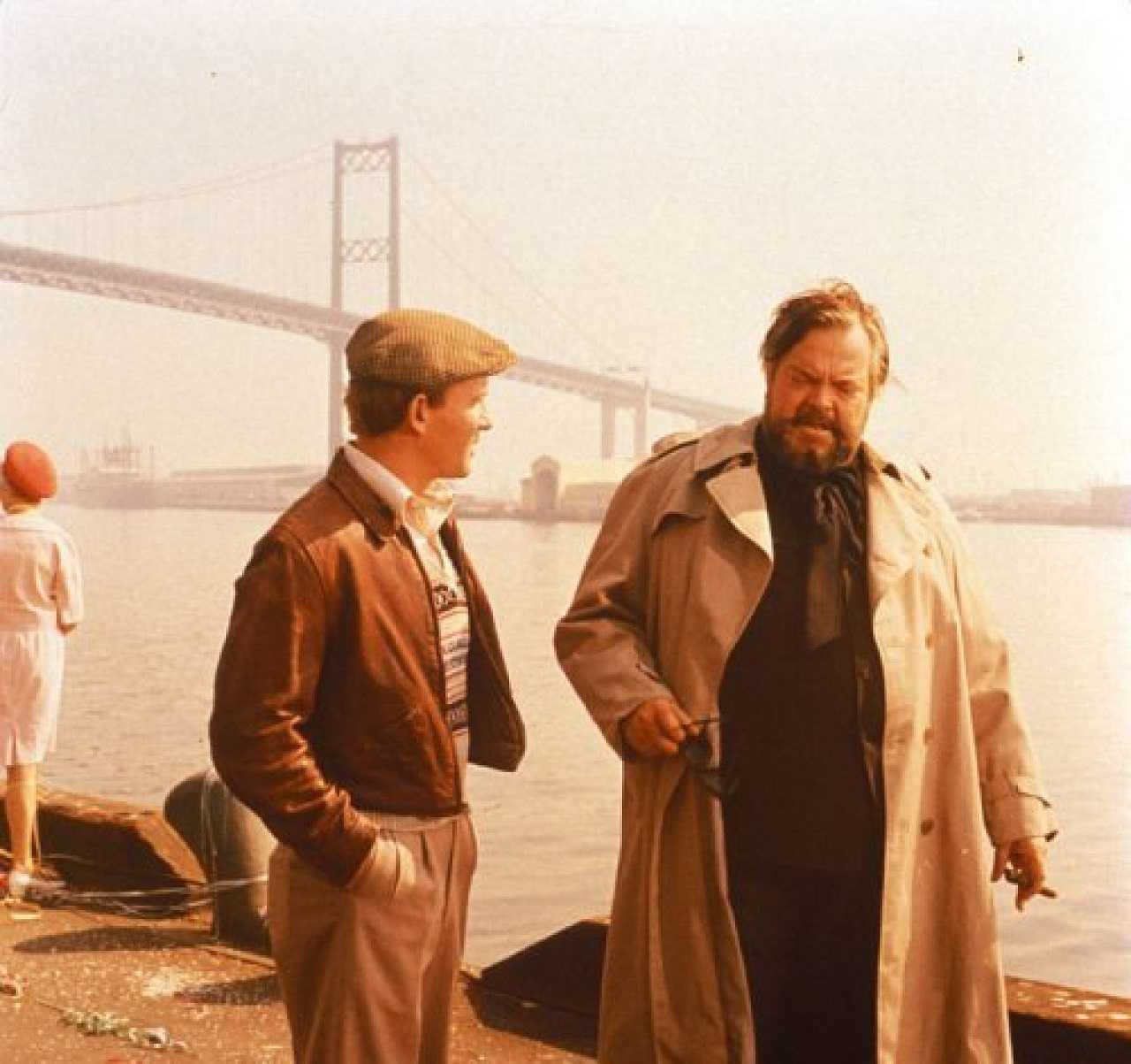 Donald Beaman (Tom Smothers) with Mr Dallesandro (Orson Welles) in Get to Know Your Rabbit (1972)