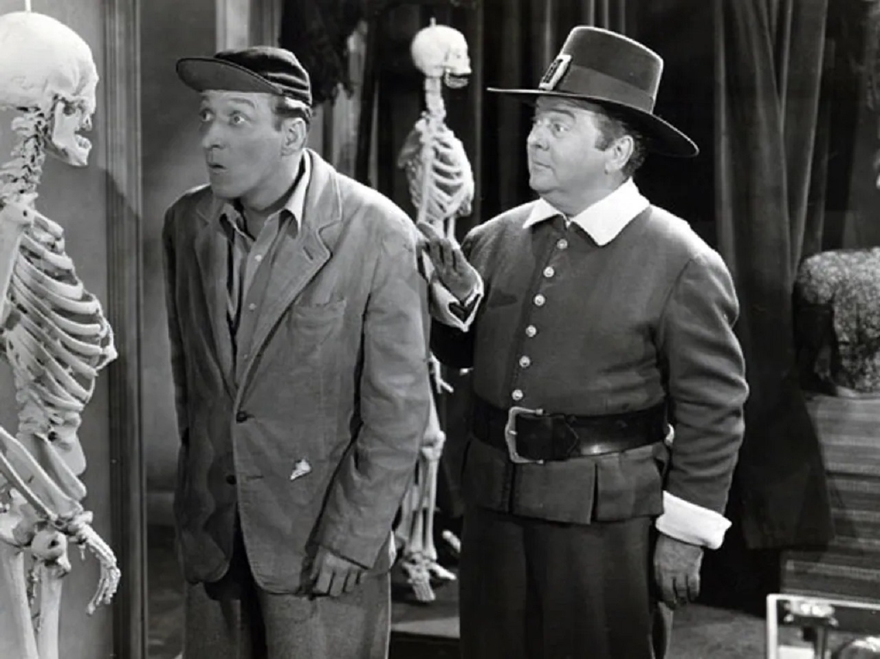 Huntz Hall and ghostly pilgrim Lloyd Corrigan in Ghost Chasers (1951)