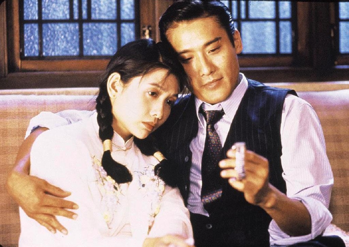 Chingmay Yau and Tony Leung Ka-fai in Ghost Lantern (1993)