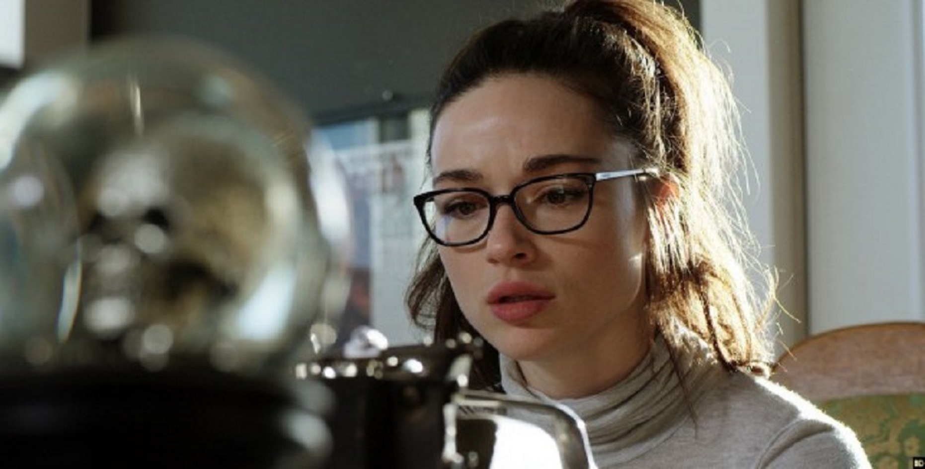 Crystal Reed as the adult Beth having become a successful writer in Ghostland (2018)