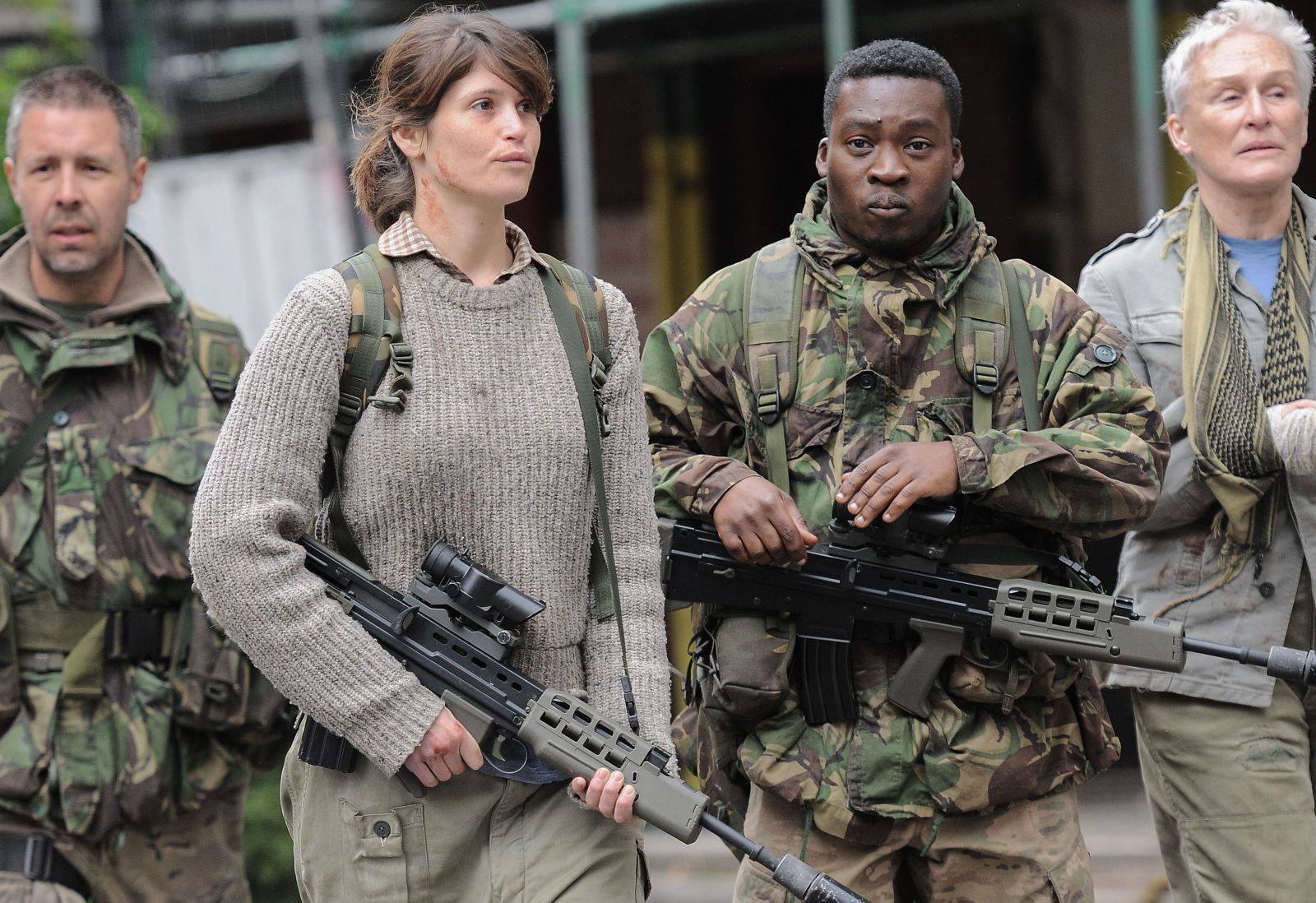 Paddy Considine, Gemma Arterton, Fisayo Akinade, Glenn Close in The Girl With All the Gifts (2016)