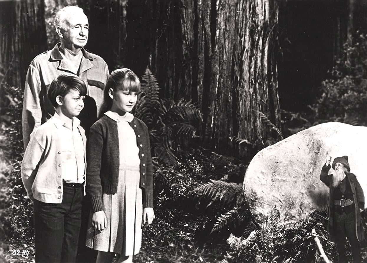 D.J. Mulrooney (Walter Brennan), Rodney (Matthew Gaber), Elizabeth (Karen Dotrice) and the gnome Knobby (Walter Brennan) in The Gnome-Mobile (1967)