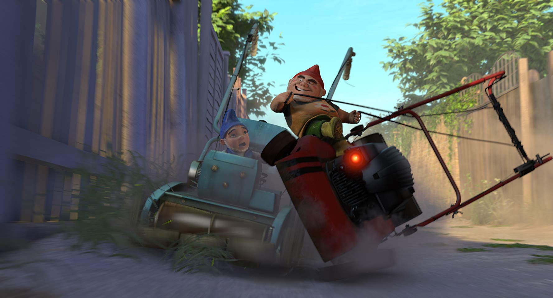 Garden gnomes in lawnmower races in Gnomeo & Juliet (2011)