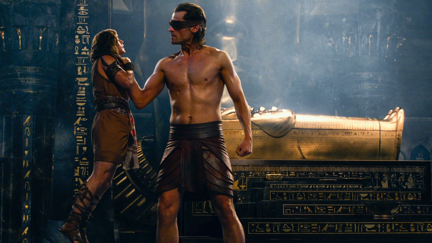 Nikolaj Coster-Waldau as Horus and Bek (Brenton Thwaites) in Gods of Egypt (2016)