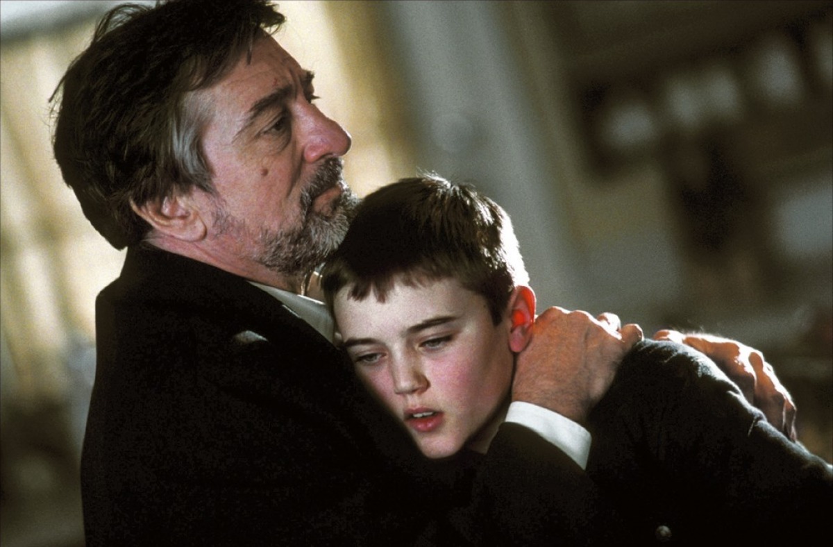 Robert De Niro consoles clone child Cameron Bright in Godsend (2004)