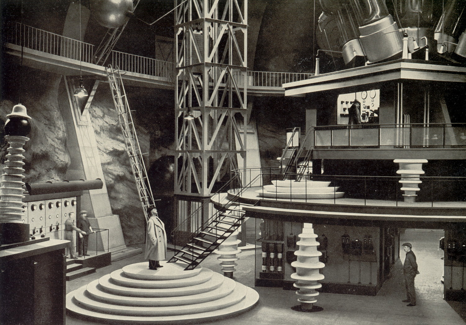 The amazing sets for the laboratory in Gold (1934)