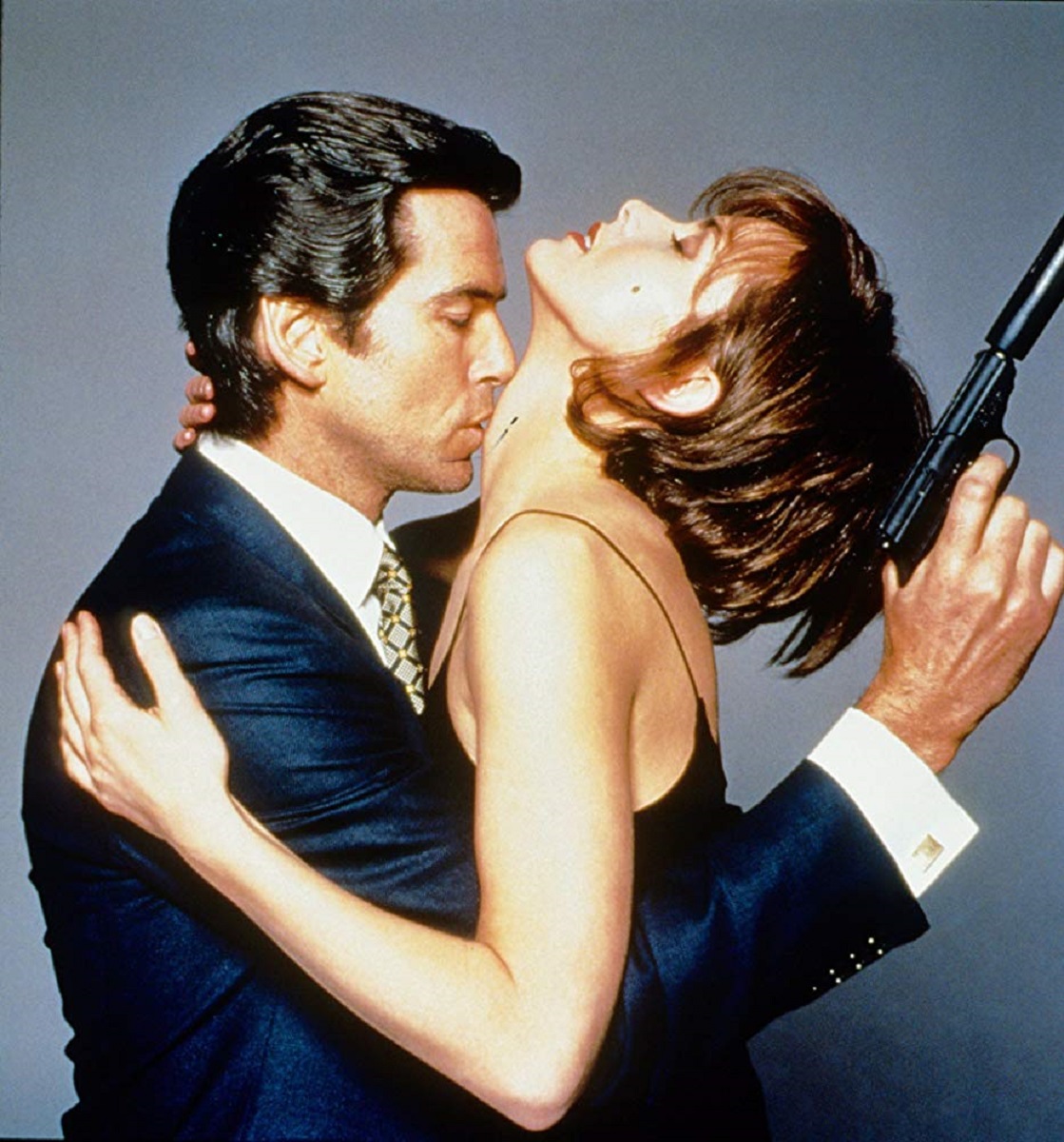 Pierce Brosnan, Izabella Scorupco in Goldeneye (1995)