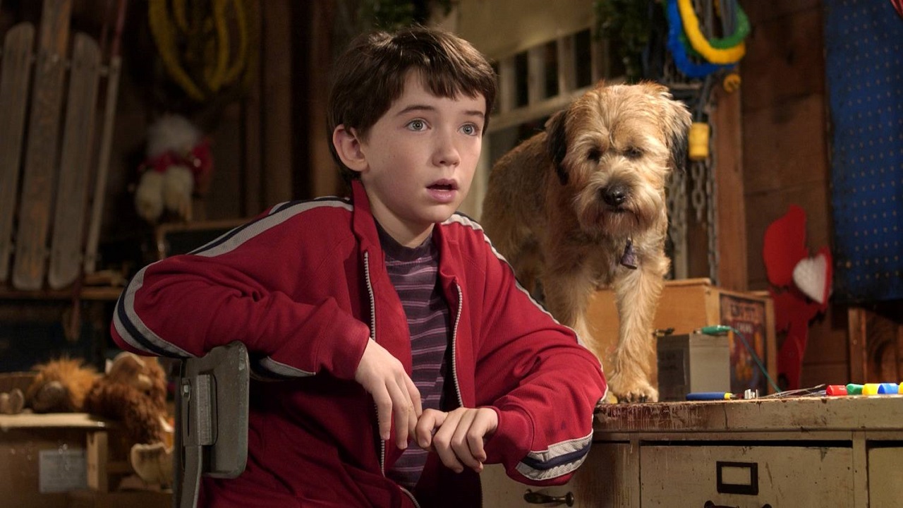 Liam Aiken with Hubble (voiced by Matthew Broderick) in Good Boy! (2003)