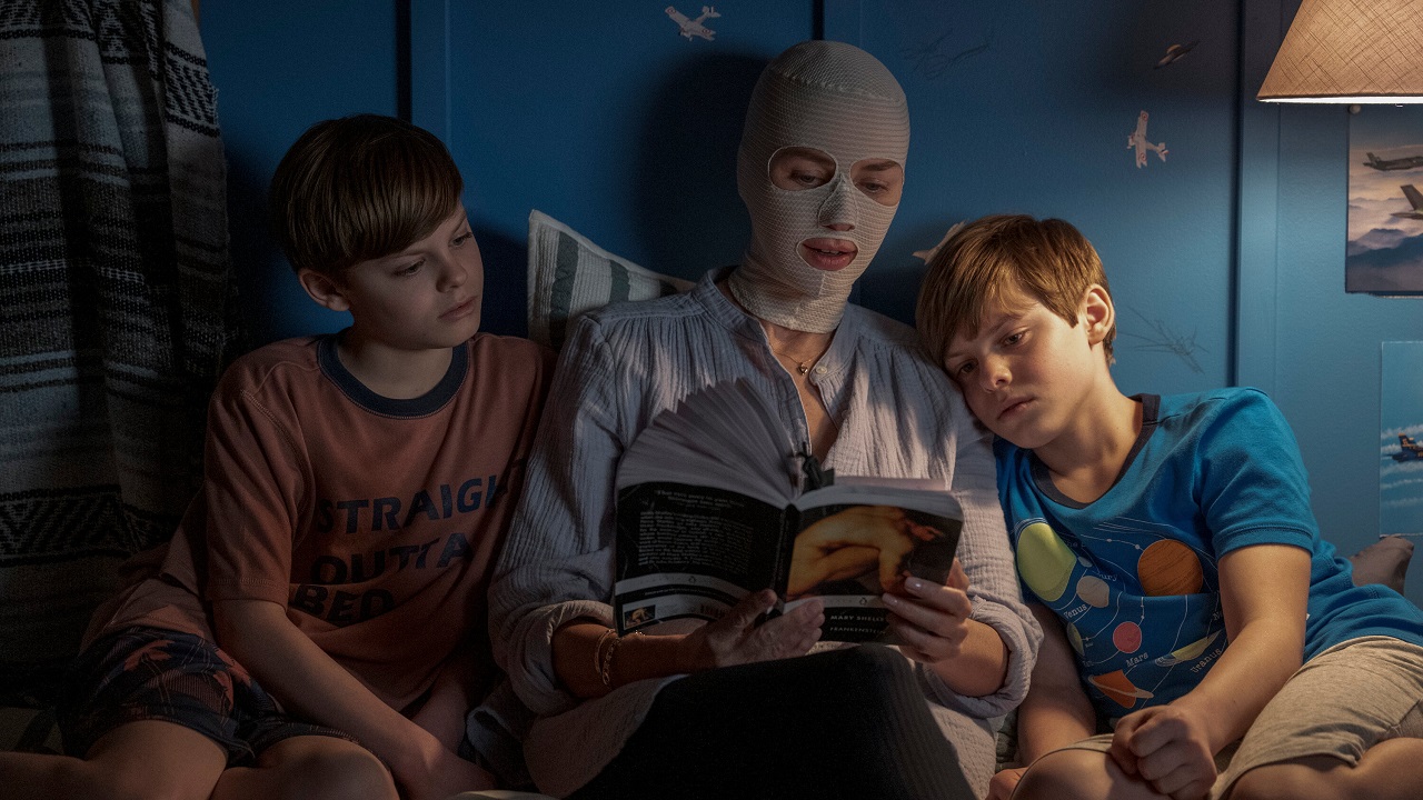 Naomi Watts and twins Cameron and Nicholas Crovetti in Goodnight Mommy (2022)
